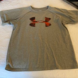 Youth M Under Armour t shirt